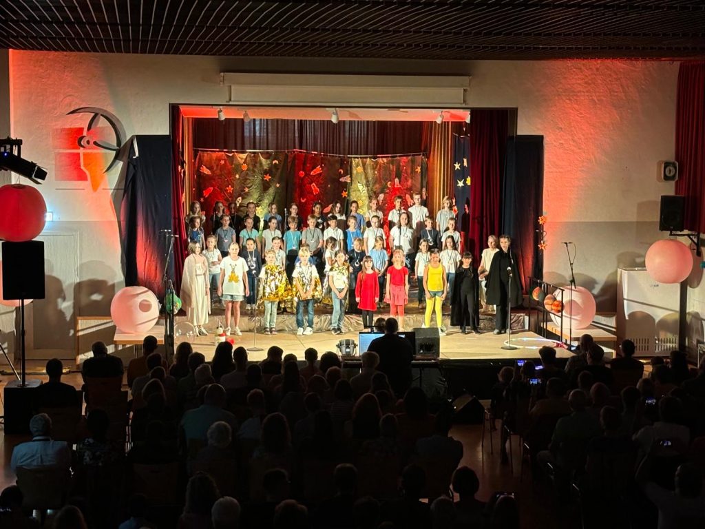 Der Kinderchor präsentiert das Musical "Leben im All" am 30.06.2024 in Bönnigheim